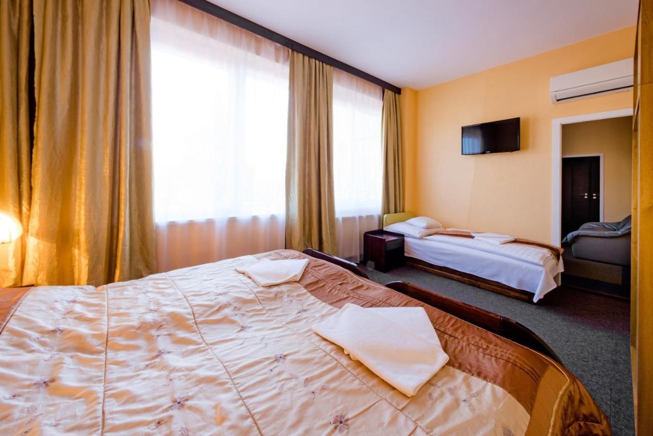 Hotel Uno Kecskemet Luaran gambar