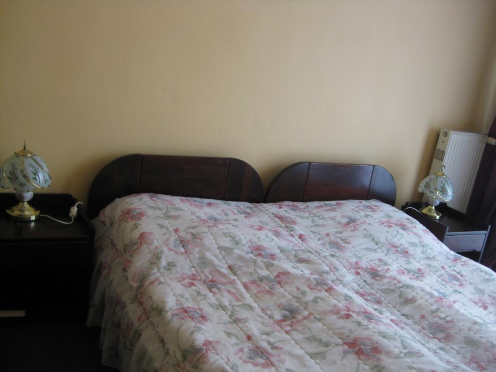 Hotel Uno Kecskemet Luaran gambar
