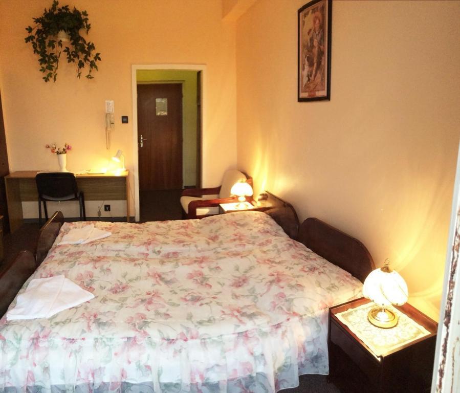Hotel Uno Kecskemet Luaran gambar